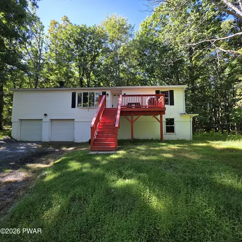 107 Lower Lakeview Dr, Hawley, PA 18428