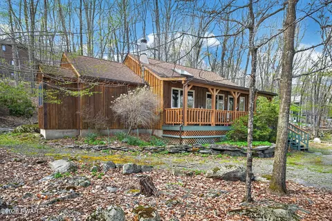 104 Minuteman Ln, Lackawaxen, PA 18435