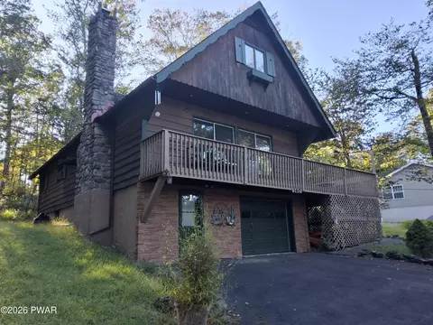 140 Timber Ridge Cir, Greentown, PA 18426