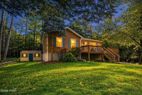 1028 Rolling Hills Dr, Lake Ariel, PA 18436