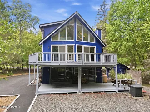 1048 Beaver Lake Dr, Lake Ariel, PA 18436