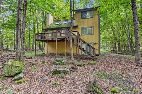 367 Chestnuthill Dr, Lake Ariel, PA 18436