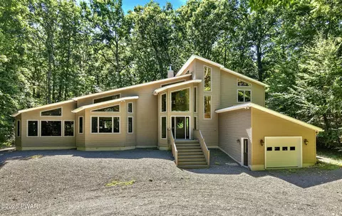 109 Cedar Ln, Lords Valley, PA 18428
