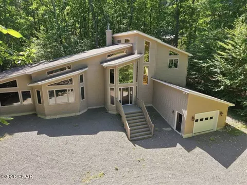 109 Cedar Ln, Lords Valley, PA 18428