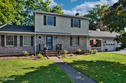 411 6th St, Matamoras, PA 18336