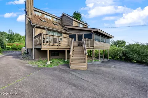 10 Crestwood Ct, Lake Ariel, PA 18436
