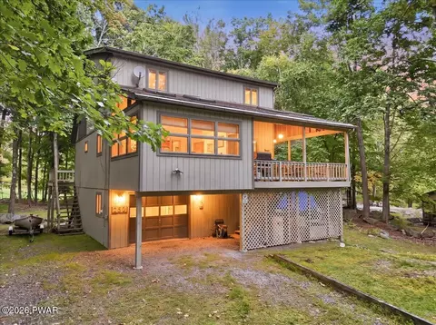 162 Eastwood Dr, Greentown, PA 18426