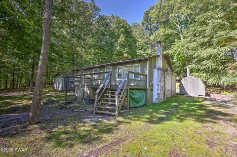 269 Upper Independence Dr, Lackawaxen, PA 18435