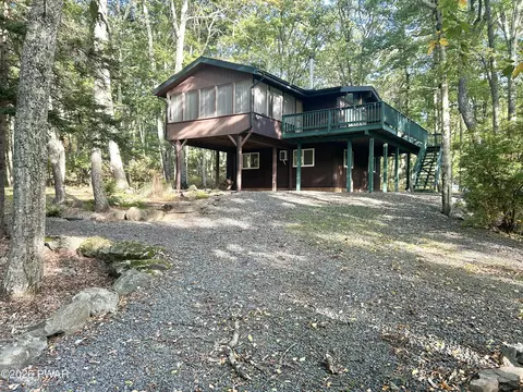 123 Saddle Brook Ln, Hawley, PA 18428
