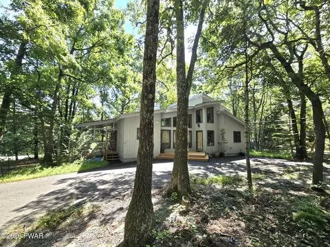 801 Tanager Ct, Lords Valley, PA 18428