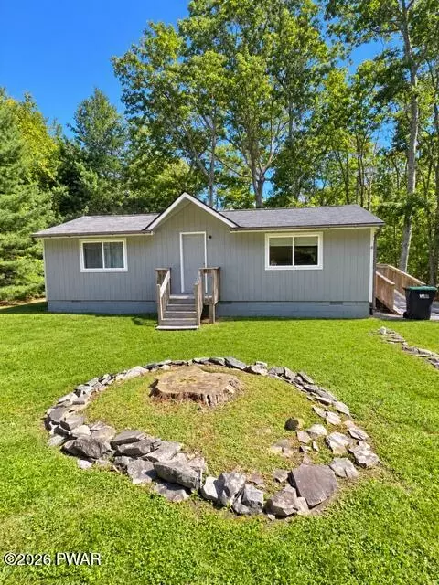 160 Basswood Dr, Dingmans Ferry, PA 18328