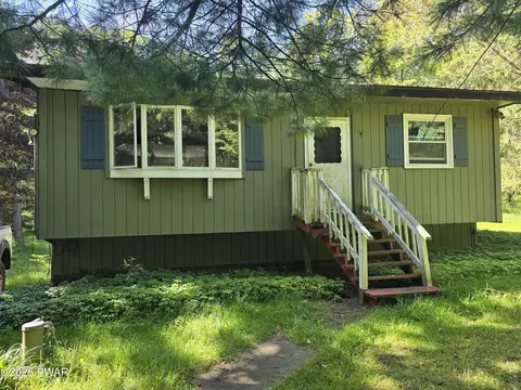 34 Poplar Rd, Pleasant Mount, PA 18453