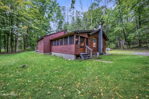 30 Beaver Pond Rd, Lake Ariel, PA 18436
