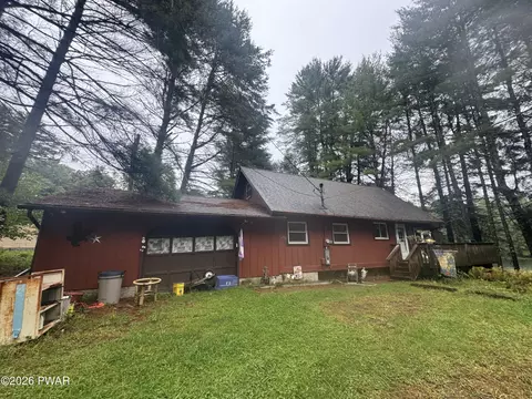 1035 Towpath Rd, Hawley, PA 18428