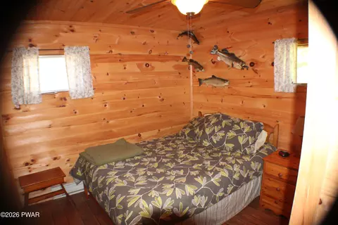 Bedroom - 104 Mark Ln, Paupack, PA 18451 photo 3 of 4