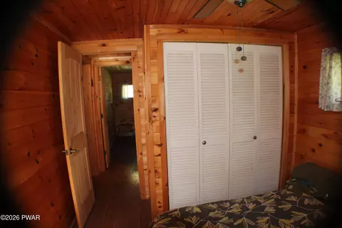 Bedroom - 104 Mark Ln, Paupack, PA 18451 photo 2 of 4