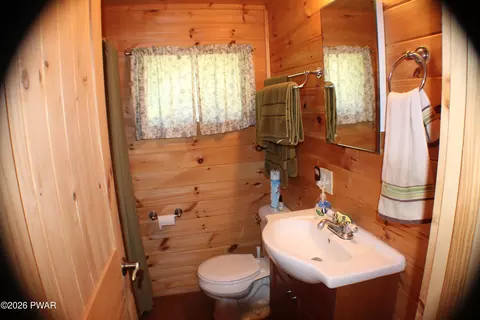 Bath - 104 Mark Ln, Paupack, PA 18451 photo 1 of 2