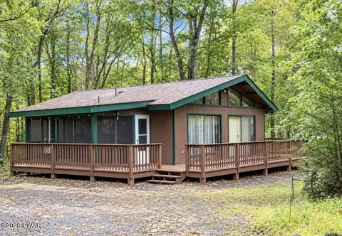 125 Rodeo Dr, Hawley, PA 18428