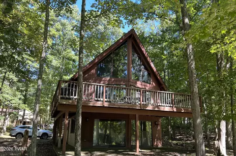 189 Eastwood Dr, Greentown, PA 18426