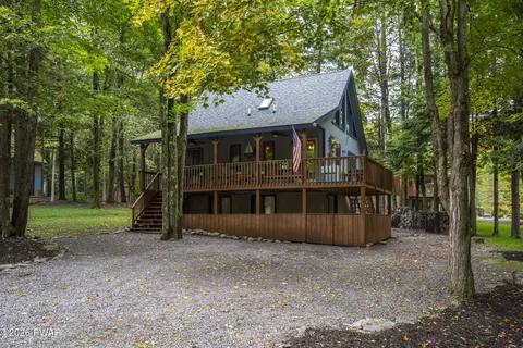 1013 Oak Ter, Lake Ariel, PA 18436