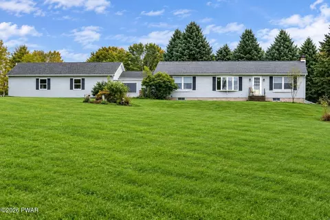108 Grace View Ln, Greentown, PA 18426