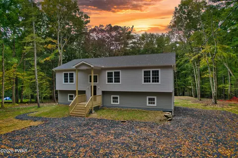 105 Spice Bush Ln, Milford, PA 18337