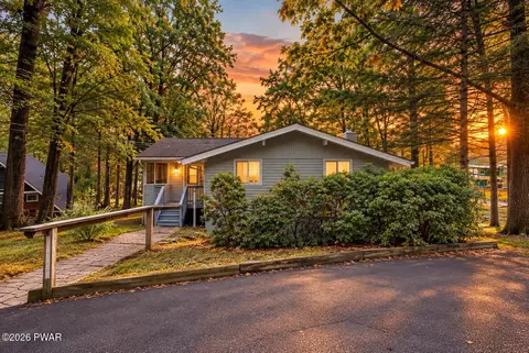 211 Waterview Dr, Lords Valley, PA 18428