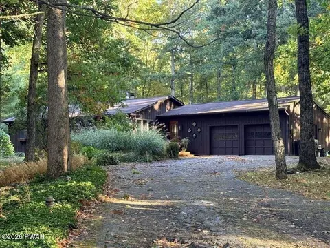 145 Parkers Glen Rd, Shohola, PA 18458