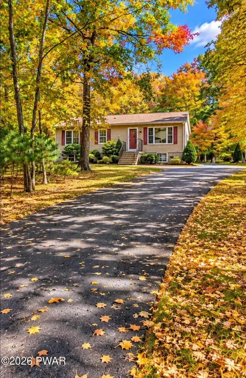 118 Spicebush Ln, Milford, PA 18337