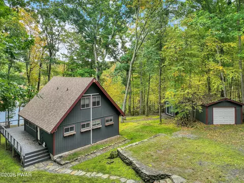 156 Lower Lakeview Dr, Hawley, PA 18428