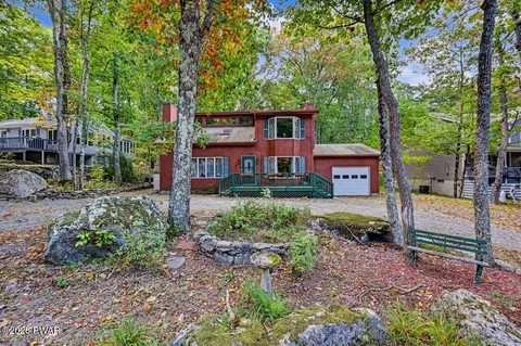 208 Mountain View Dr, Lords Valley, PA 18428