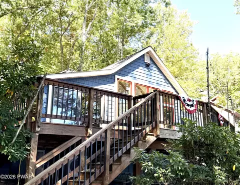 81 Boulder Point Rd, Lakeville, PA 18438