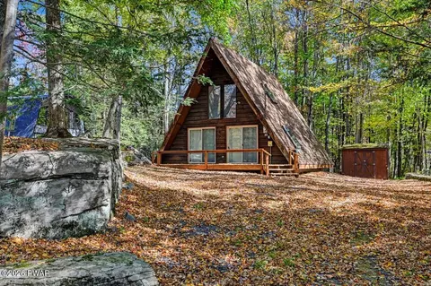707 Lakeview Dr, Lake Ariel, PA 18436