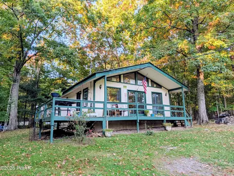 105 Cherokee Rd, Shohola, PA 18458