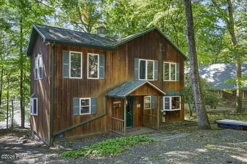 1156 Salem Park Ln, Lake Ariel, PA 18436