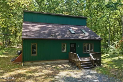 105 Forest Dr, Hawley, PA 18428