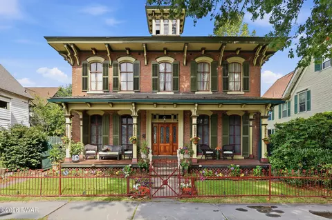 211 Park St, Honesdale, PA 18431