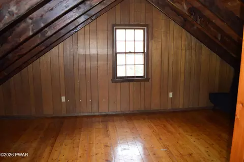 Bedroom - 1095 Westside Dr, Newfoundland, PA 18445 photo 3 of 3