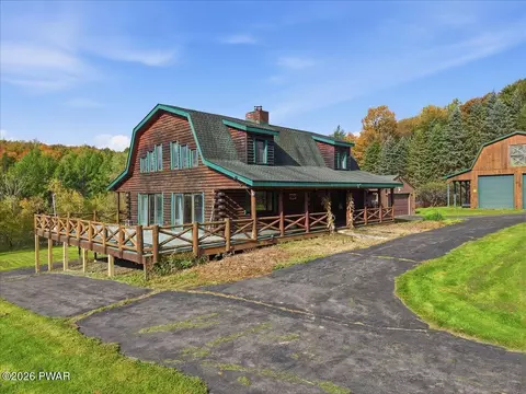1193 Rock Lake Dr, Lakewood, PA 18439
