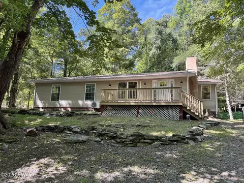 287 Lakeview Dr, Lake Ariel, PA 18436