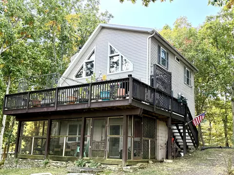 152 Robin Way, Lackawaxen, PA 18435