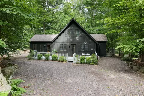 481 N Gate Rd, Lake Ariel, PA 18436