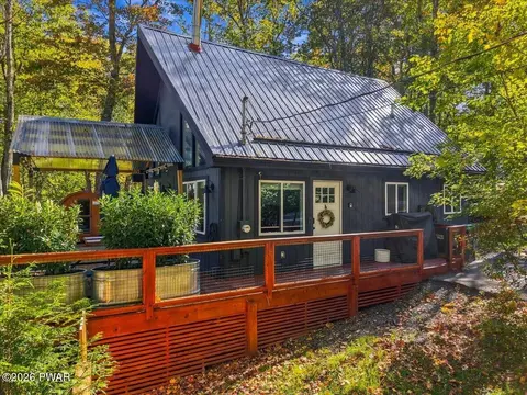 1113 Kensington Dr, Tobyhanna, PA 18466