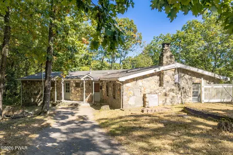 114 Milford Hall Ln, Milford, PA 18337