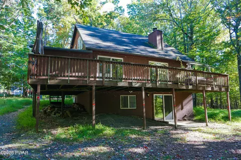 112 Golden Eagle Ct, Milford, PA 18337