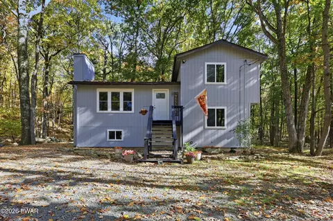 805 Pastern Ct, Hawley, PA 18428