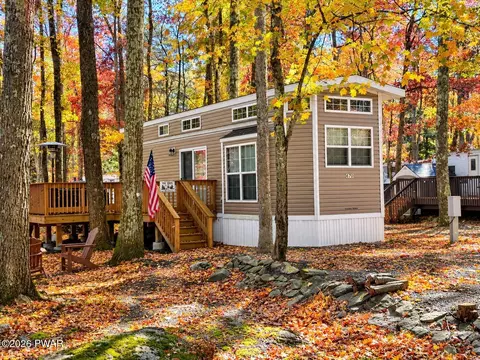 161 Bobcat Dr, Milford, PA 18337