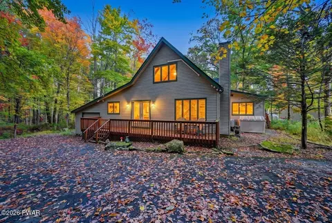 125 Basswood Dr, Hawley, PA 18428