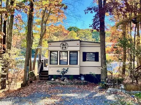 191 Village Dr, Milford, PA 18337