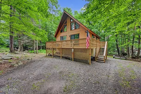 9 Lakewood Ct, Lake Ariel, PA 18436